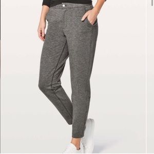 EUC Lululemon straight trouser size 10